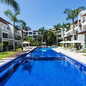  Apartment Luxurious & In Playa Steps From The